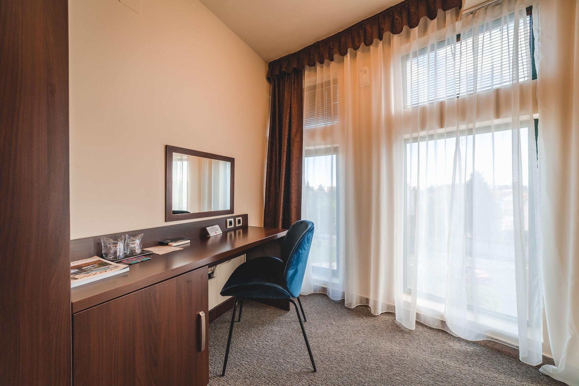 Hotel Keto Podgorica Esterno foto